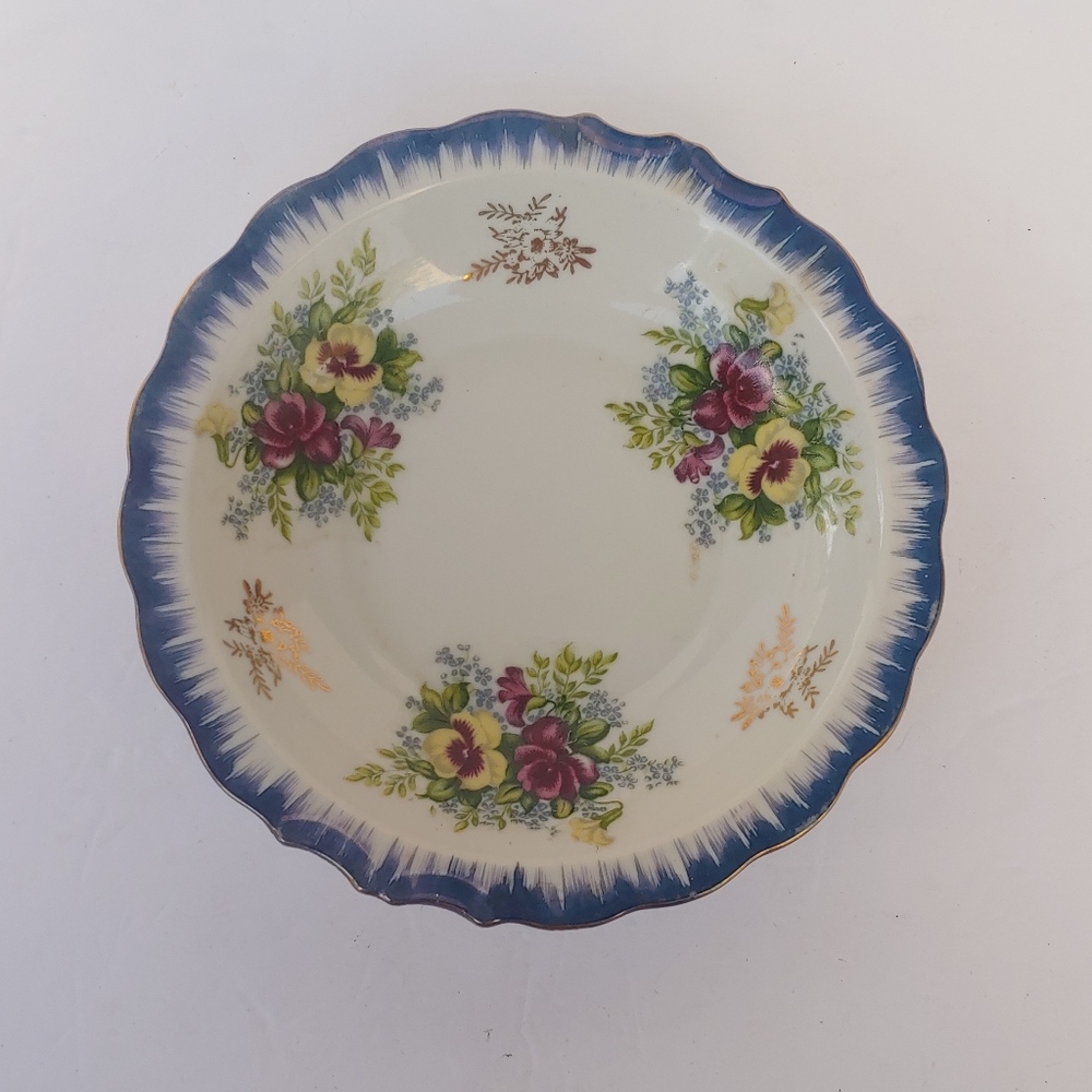 Royal crown. Decorating plate.